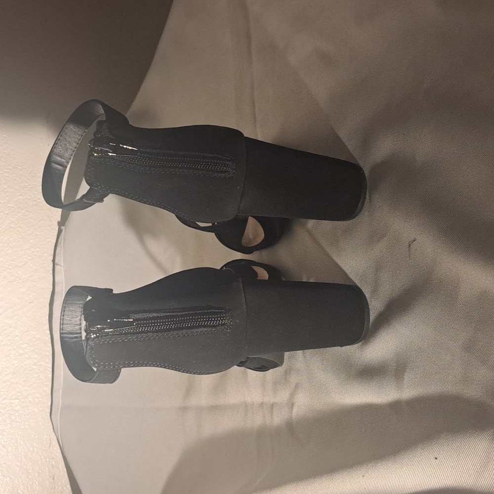 Shoes - Picture 2 of 6